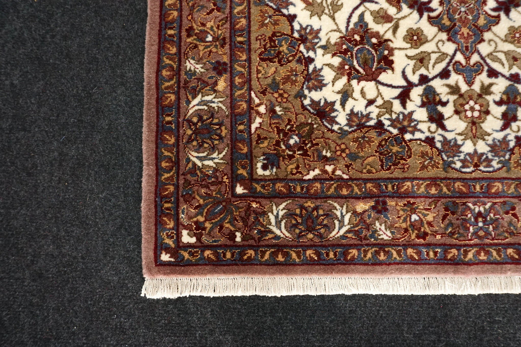 China Isfahan 110 x 73 cm Seide Beige