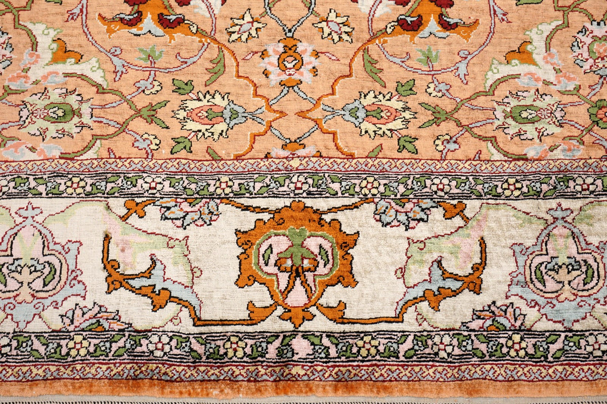 Hereke Seidenteppich - Medaillon in Beige und Rose