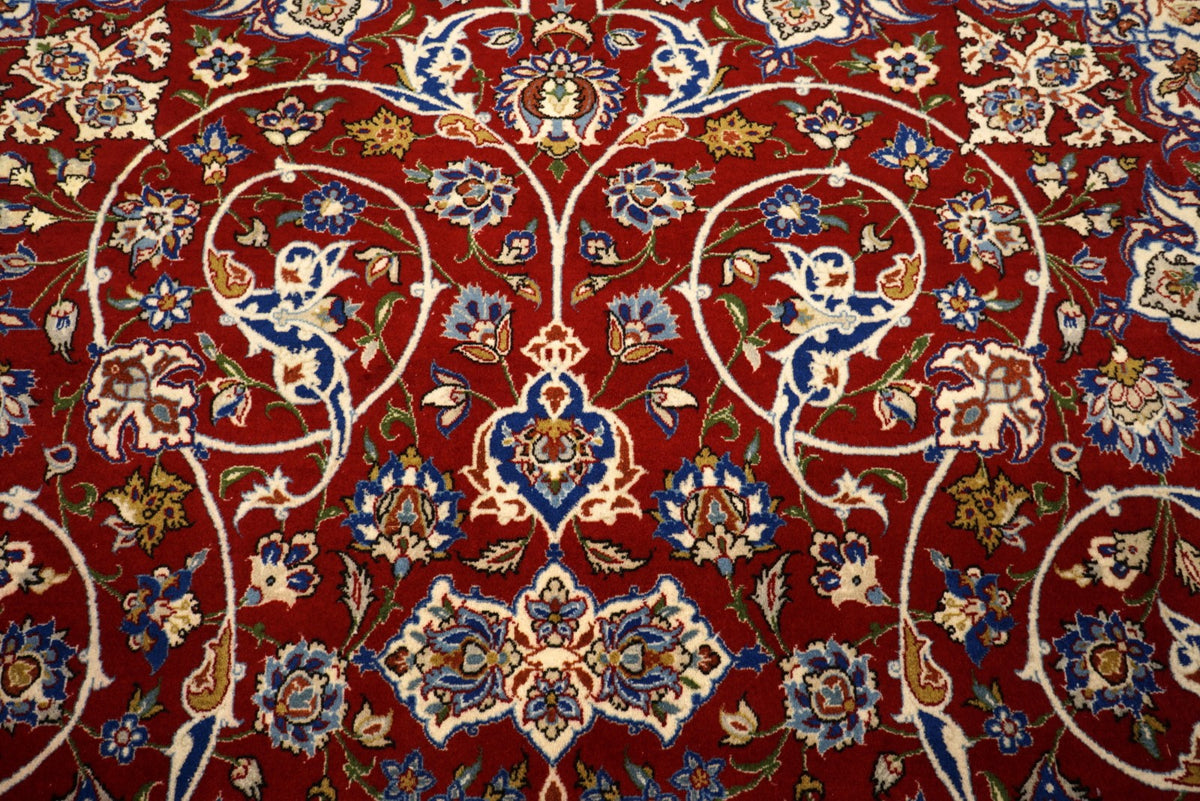 Isfahan Perserteppich - Rot mit Medaillon und Naturseide