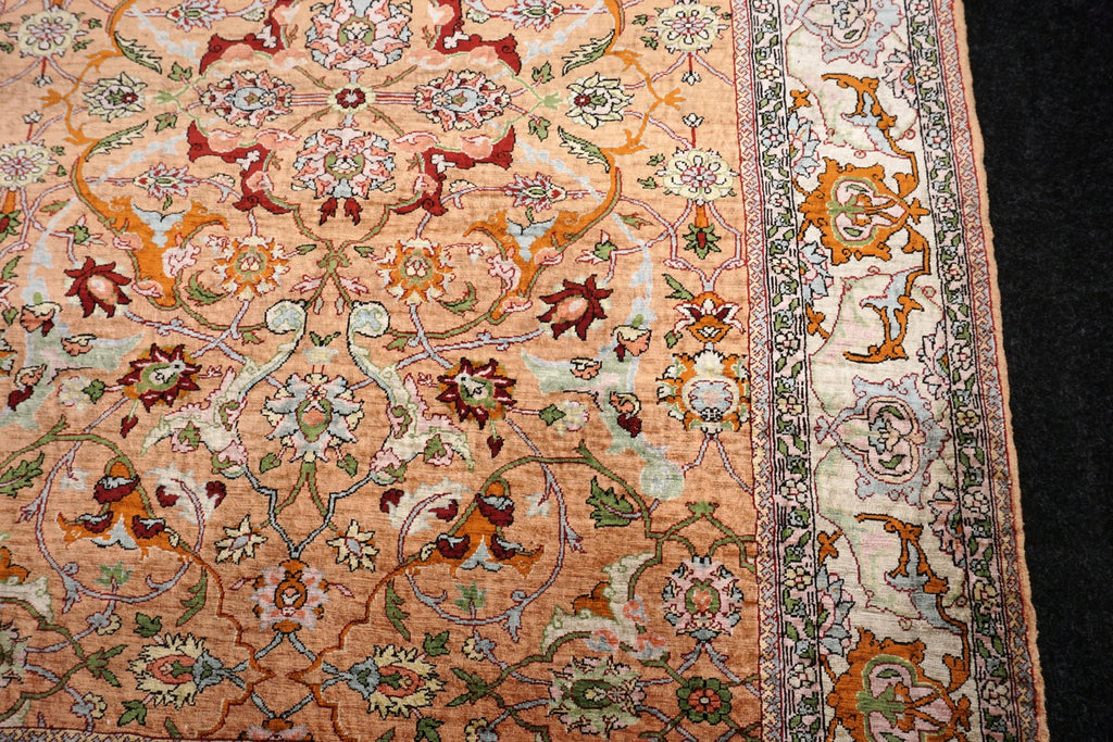 Hereke Seidenteppich - Medaillon in Beige und Rose