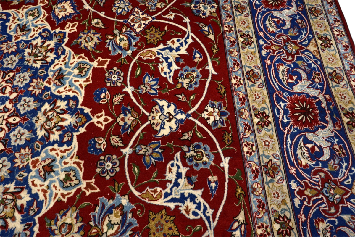 Isfahan Perserteppich - Rot mit Medaillon und Naturseide