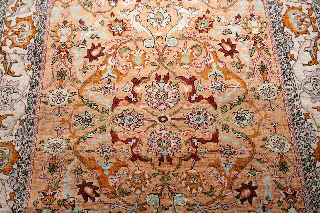 Hereke Seidenteppich - Medaillon in Beige und Rose