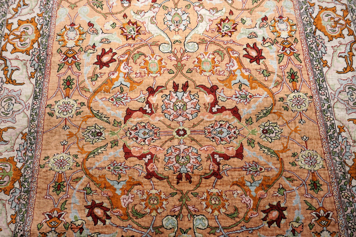 Hereke Seidenteppich - Medaillon in Beige und Rose