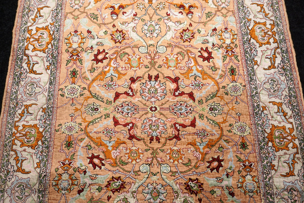 Hereke Seidenteppich - Medaillon in Beige und Rose