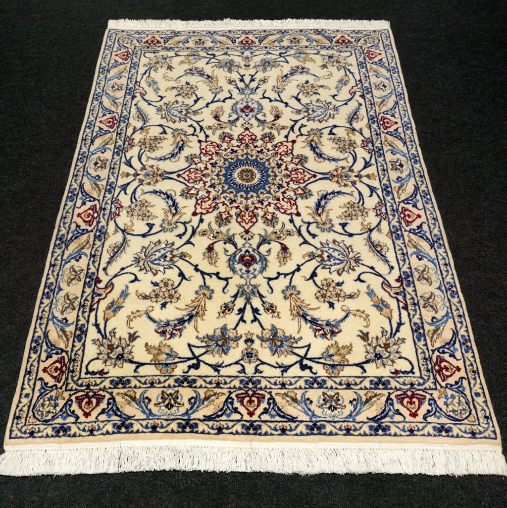 Nain Teppich 130 x 90 cm Seide Beige