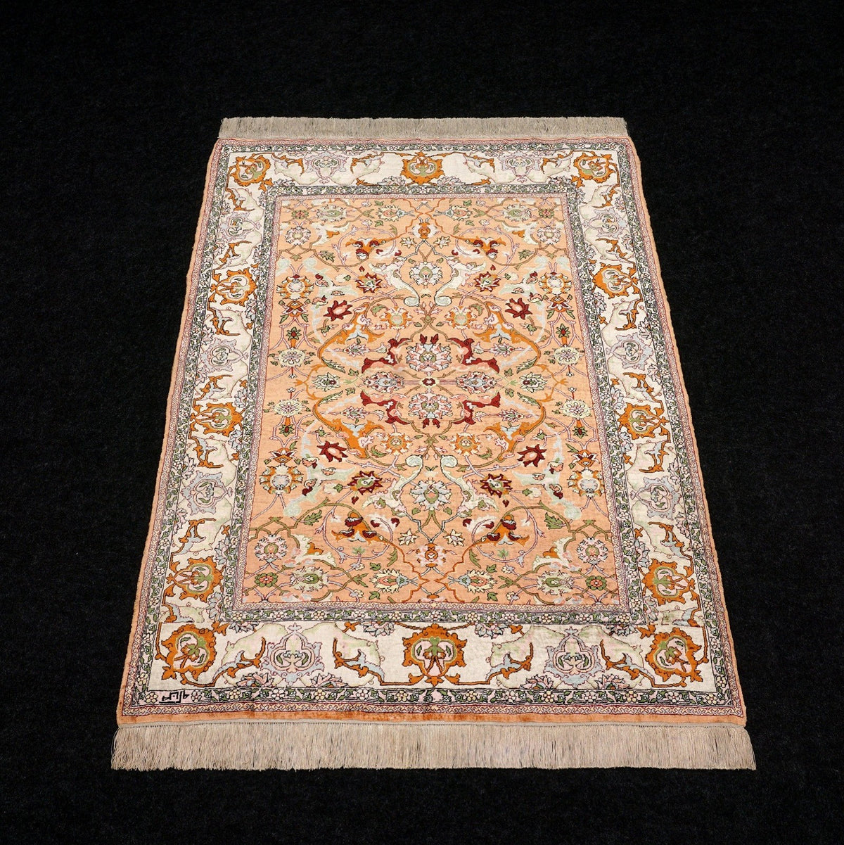 Hereke Seidenteppich - Medaillon in Beige und Rose