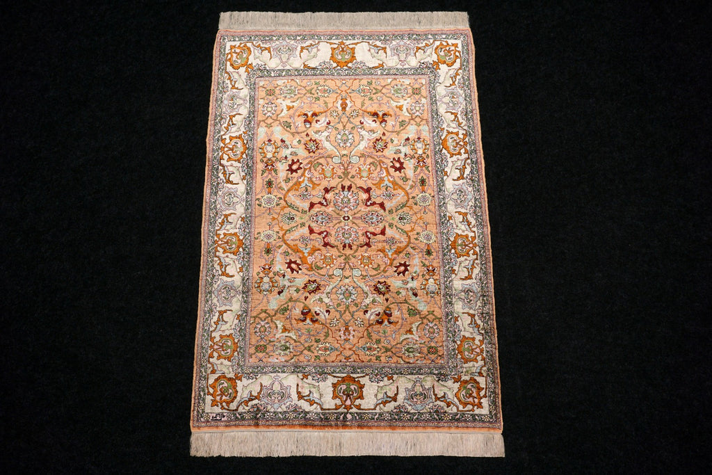 Hereke Seidenteppich - Medaillon in Beige und Rose