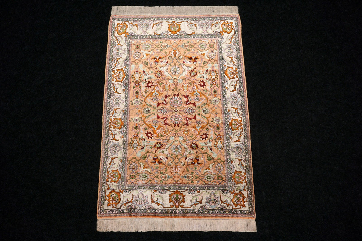 Hereke Seidenteppich - Medaillon in Beige und Rose