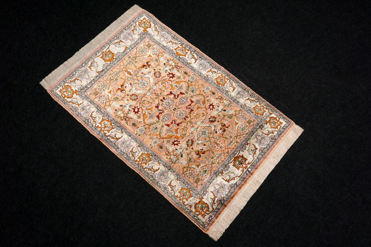 Hereke Seidenteppich - Medaillon in Beige und Rose