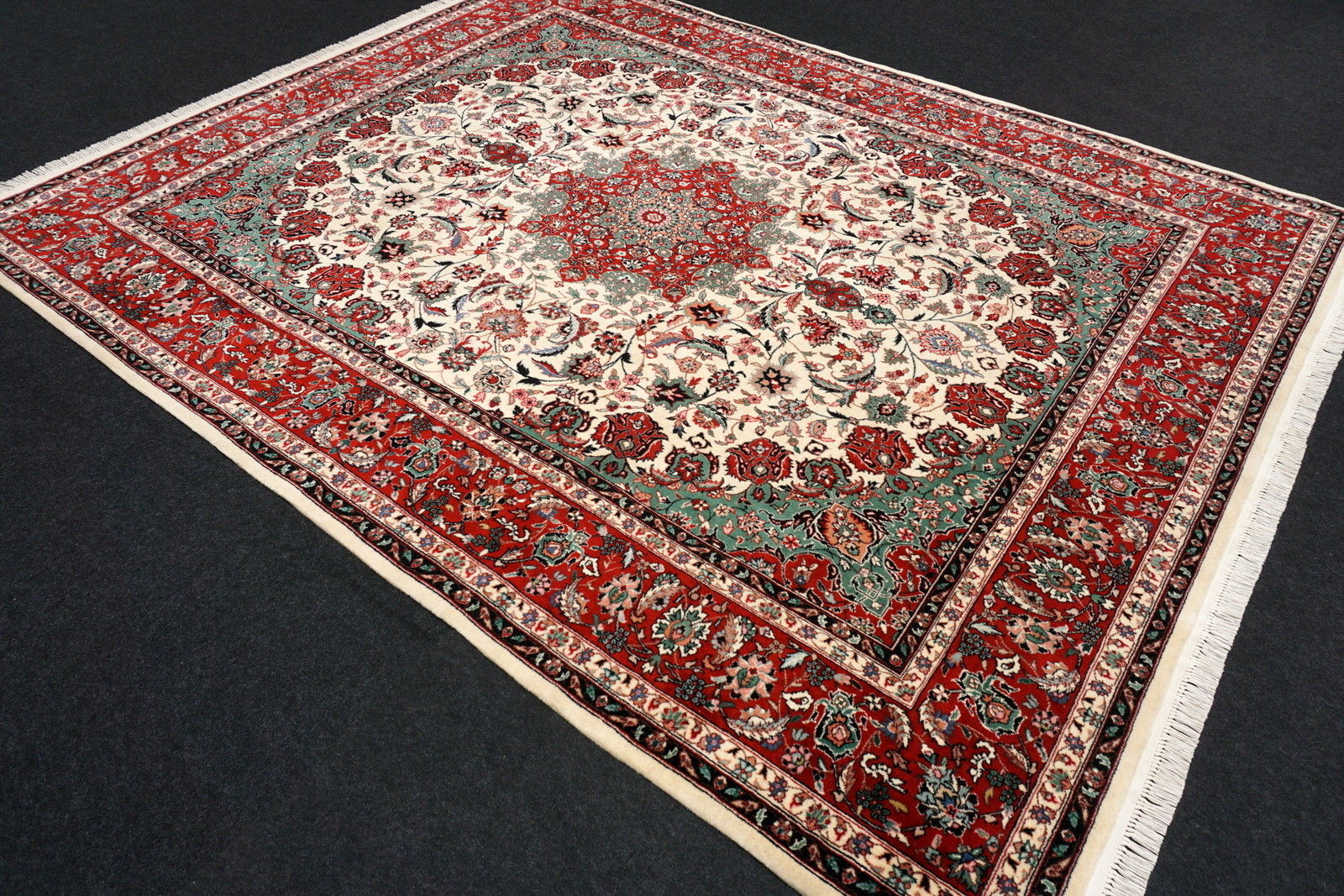 Orient Teppich Täbriz 307 x 243 cm China