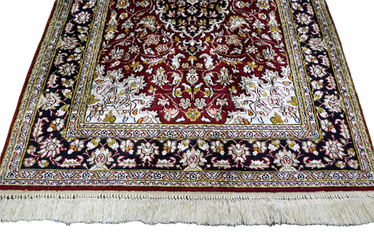 Kaschmir Seidenteppich - Ghom Medaillon in Rot und Creme