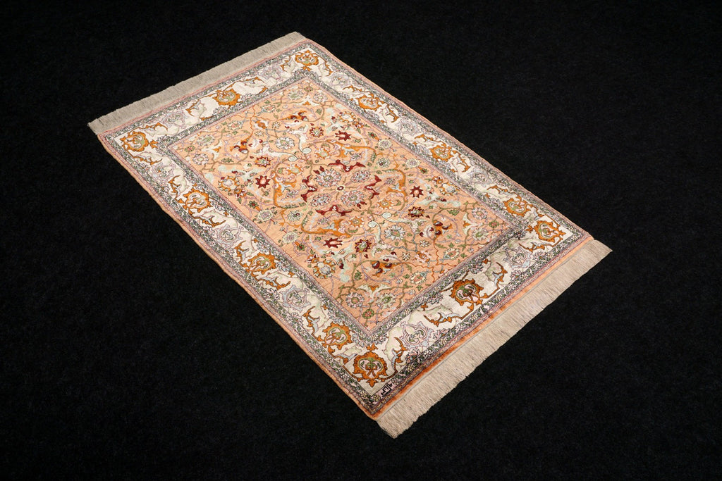 Hereke Seidenteppich - Medaillon in Beige und Rose