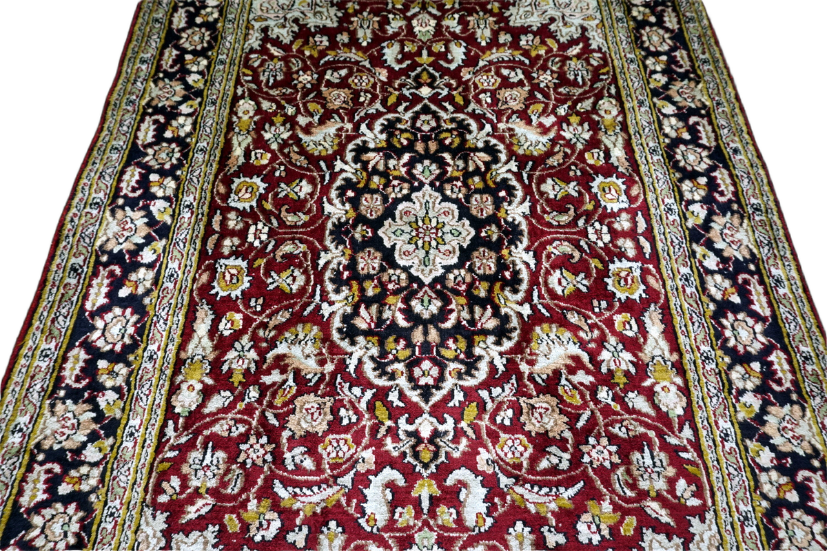 Kaschmir Seidenteppich - Ghom Medaillon in Rot und Creme
