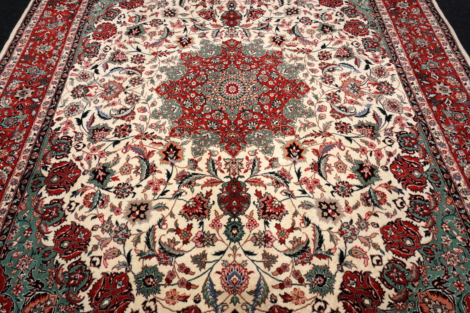 Orient Teppich Täbriz 307 x 243 cm China