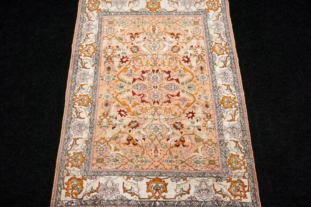 Hereke Seidenteppich - Medaillon in Beige und Rose