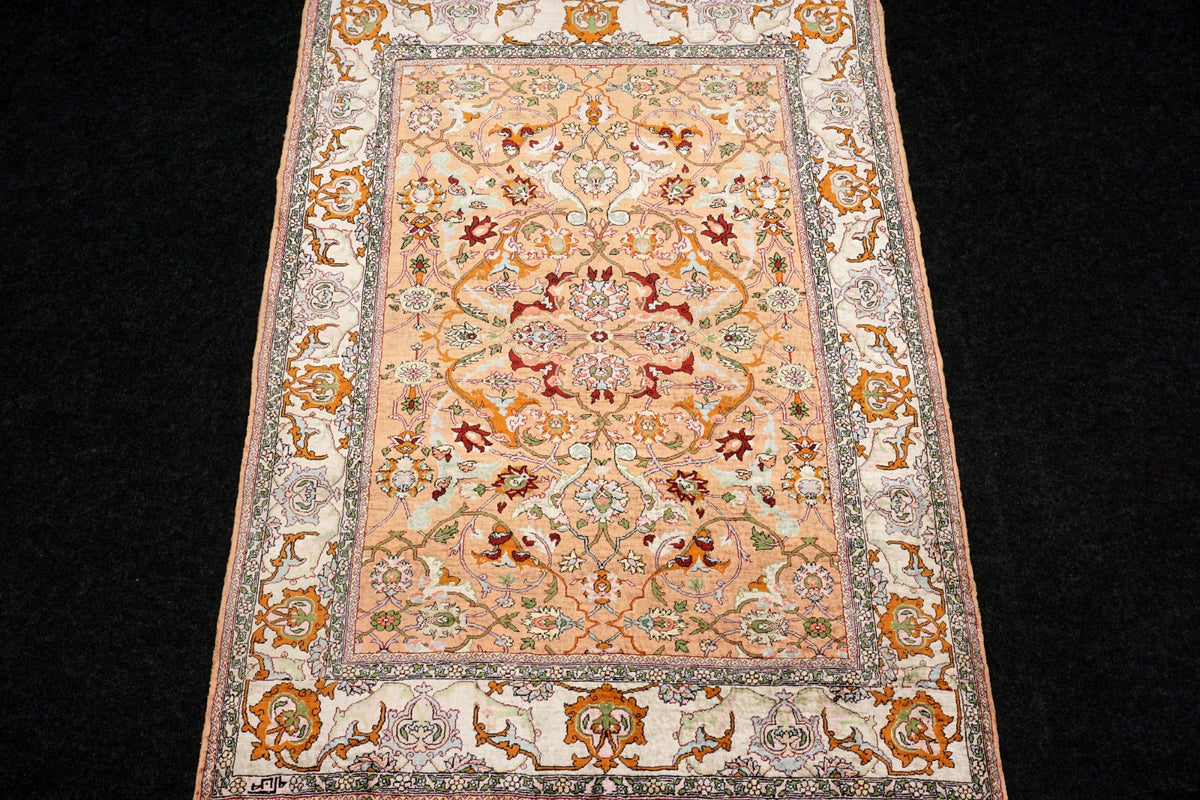 Hereke Seidenteppich - Medaillon in Beige und Rose