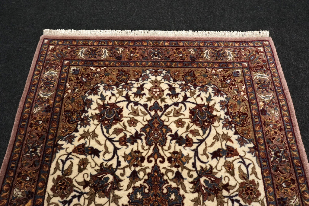 China Isfahan 110 x 73 cm Seide Beige