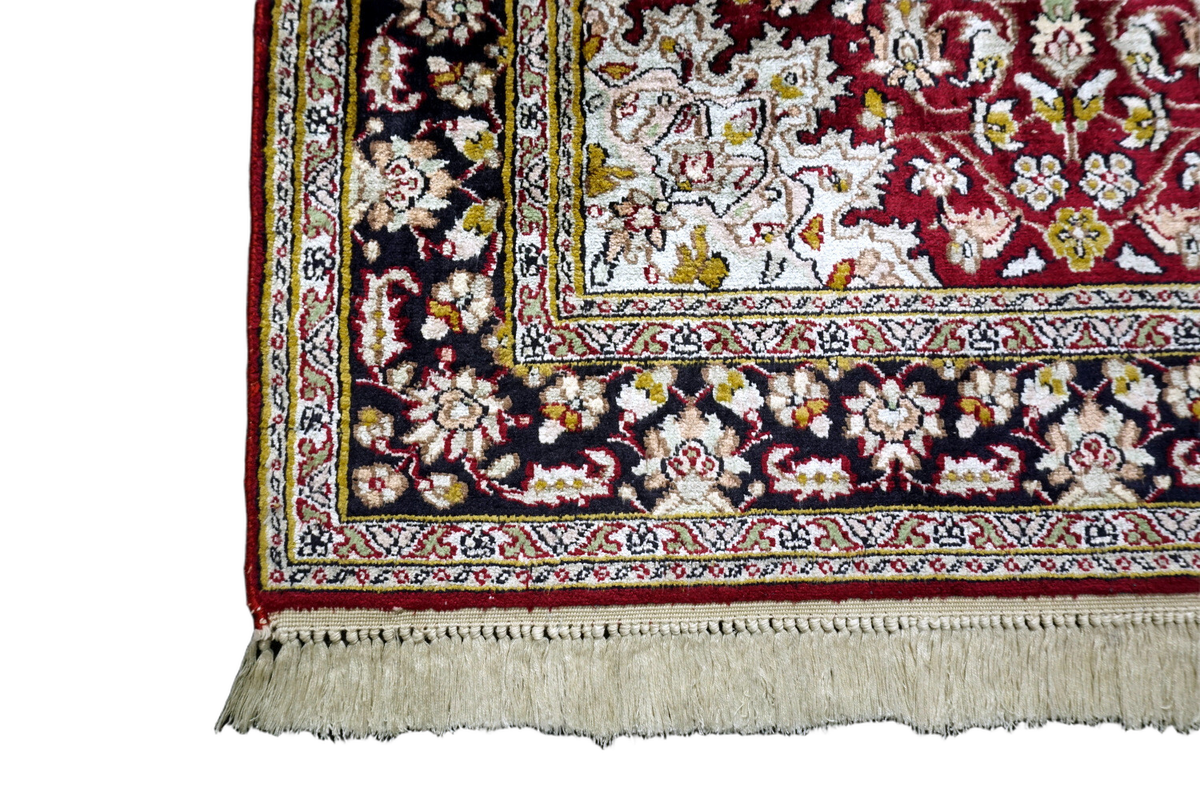 Kaschmir Seidenteppich - Ghom Medaillon in Rot und Creme