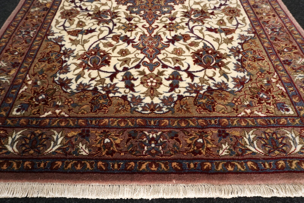 China Isfahan 110 x 73 cm Seide Beige