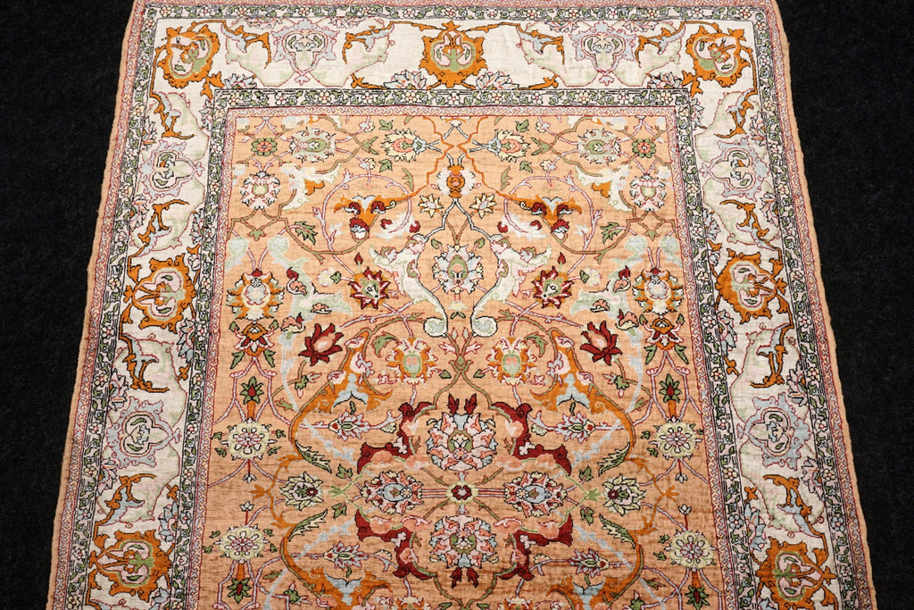 Hereke Seidenteppich - Medaillon in Beige und Rose