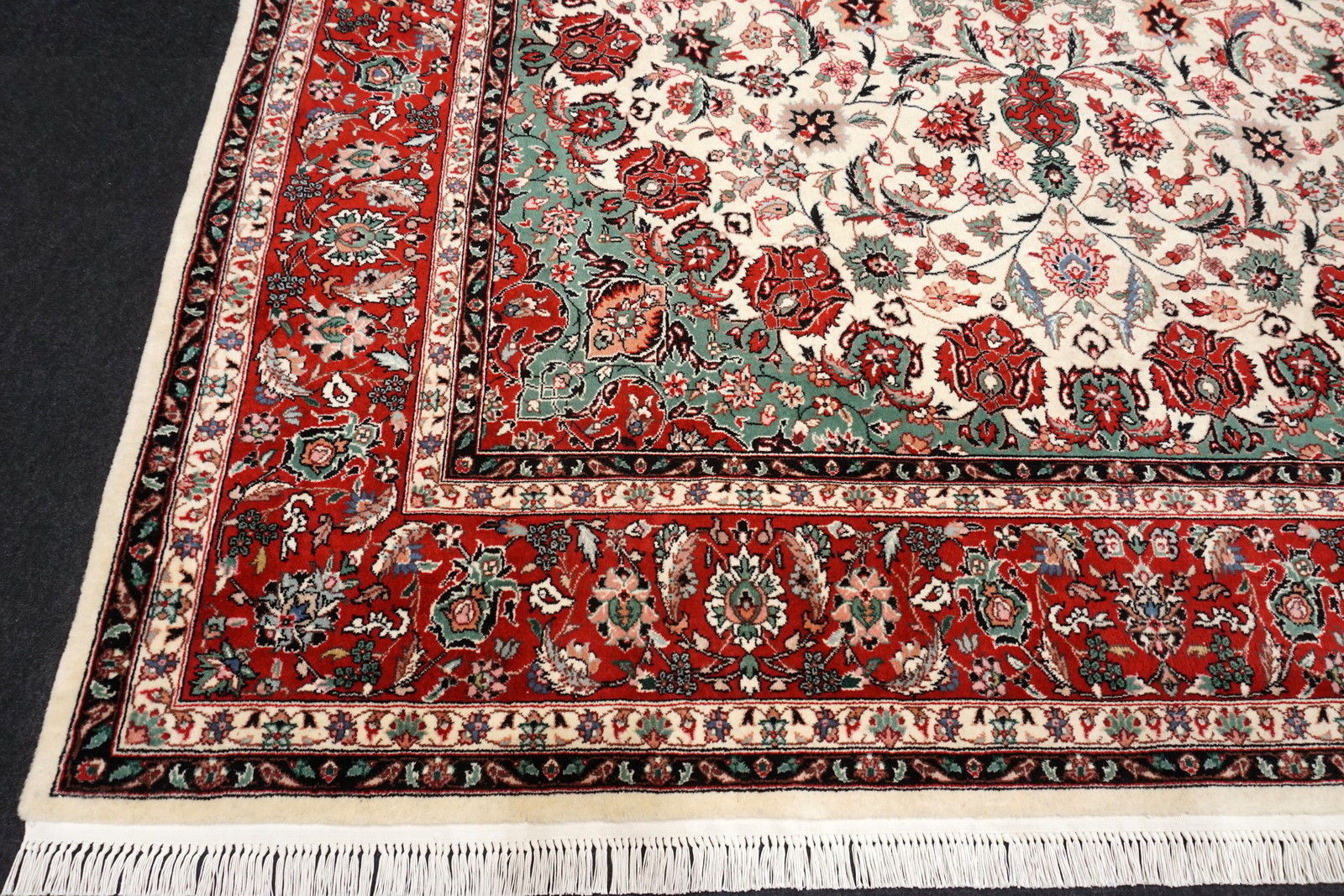 Orient Teppich Täbriz 307 x 243 cm China