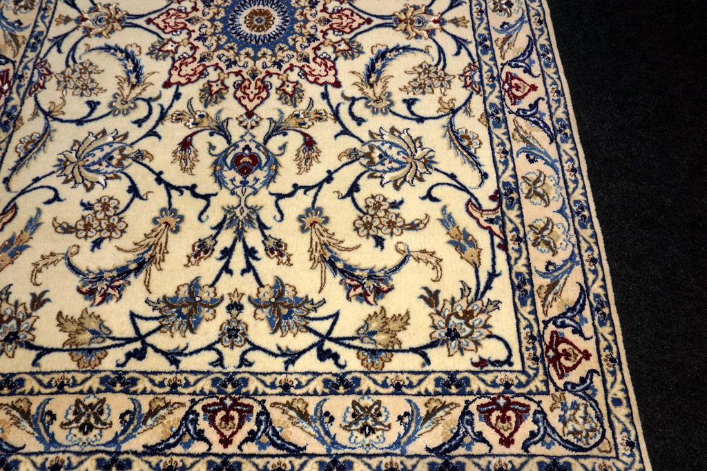 Nain Teppich 130 x 90 cm Seide Beige