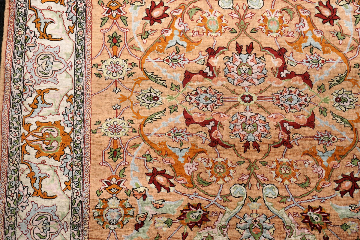 Hereke Seidenteppich - Medaillon in Beige und Rose