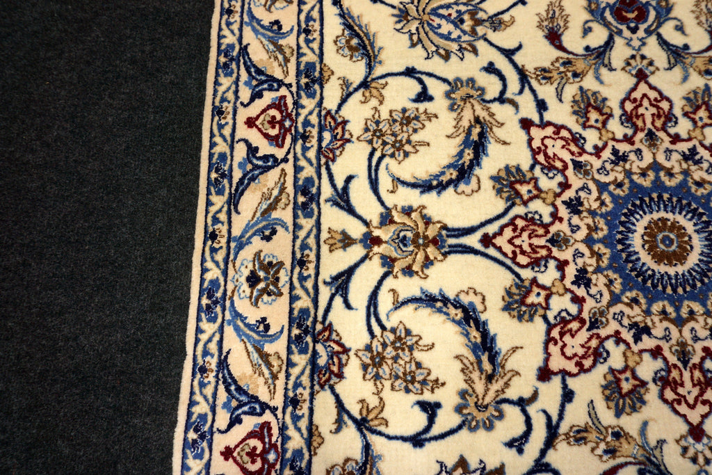 Nain Teppich 130 x 90 cm Seide Beige