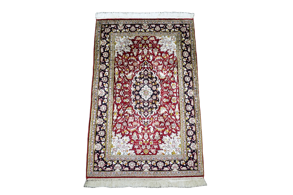 Kaschmir Seidenteppich - Ghom Medaillon in Rot und Creme