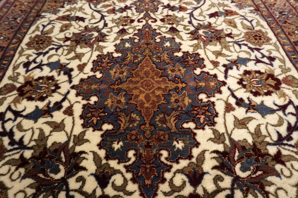 China Isfahan 110 x 73 cm Seide Beige