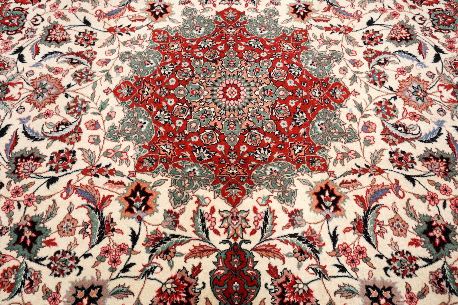 Orient Teppich Täbriz 307 x 243 cm China