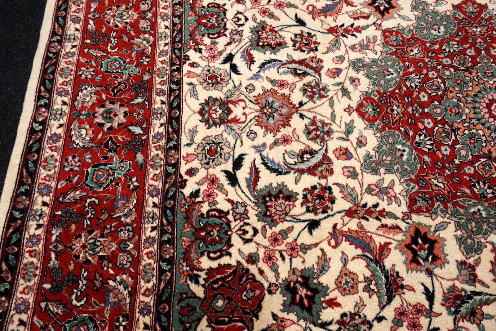Orient Teppich Täbriz 307 x 243 cm China