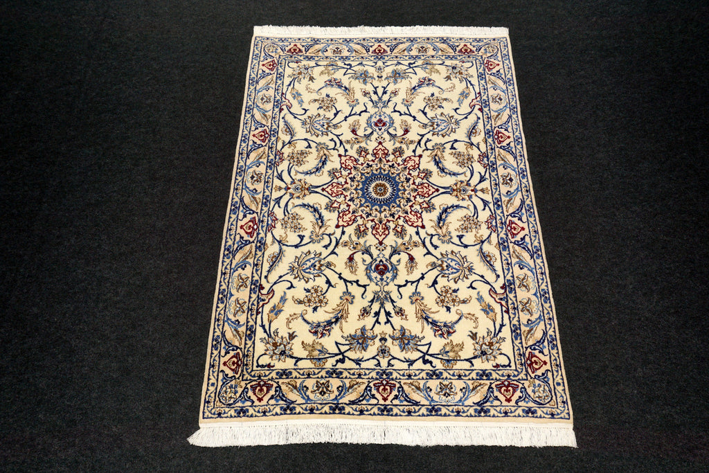 Nain Teppich 130 x 90 cm Seide Beige