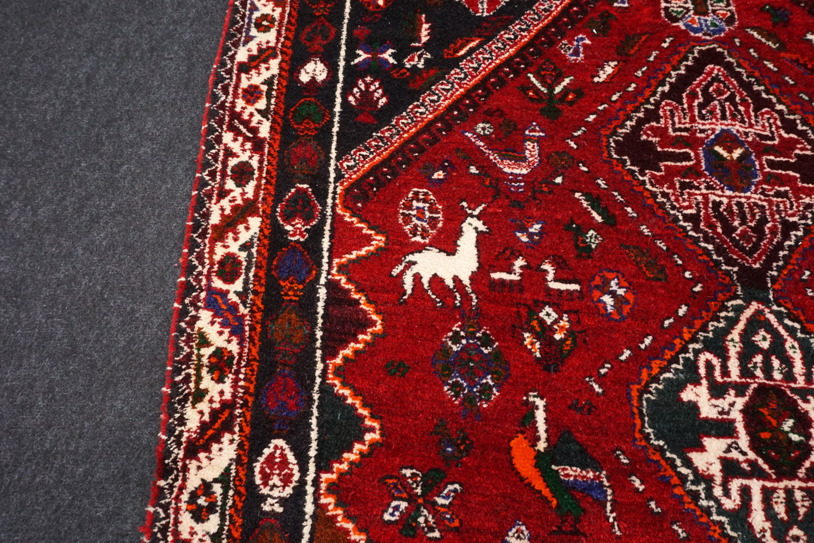 Gaschgai Schiraz 175 x 120 cm Dunkelrot Perserteppich Handgeknüpft