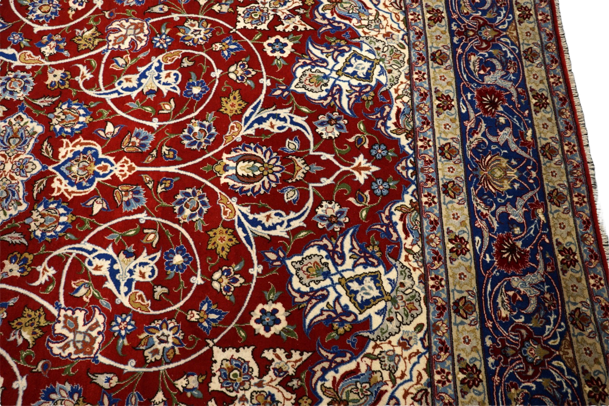 Isfahan Perserteppich - Rot mit Medaillon und Naturseide