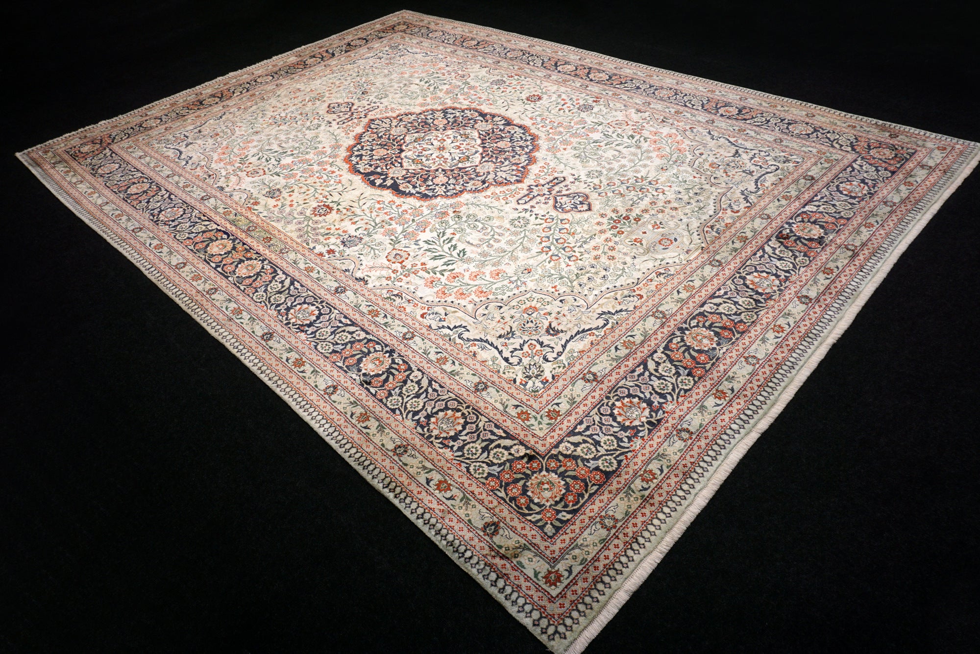 China Seidenteppich 387 x 284 cm Orient Teppich