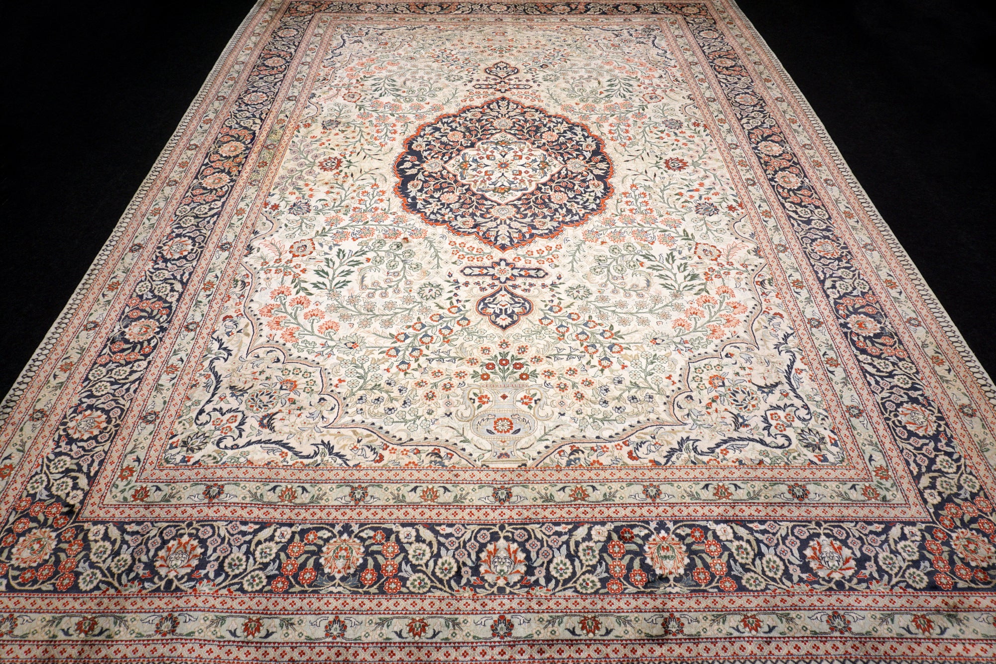 China Seidenteppich 387 x 284 cm Orient Teppich