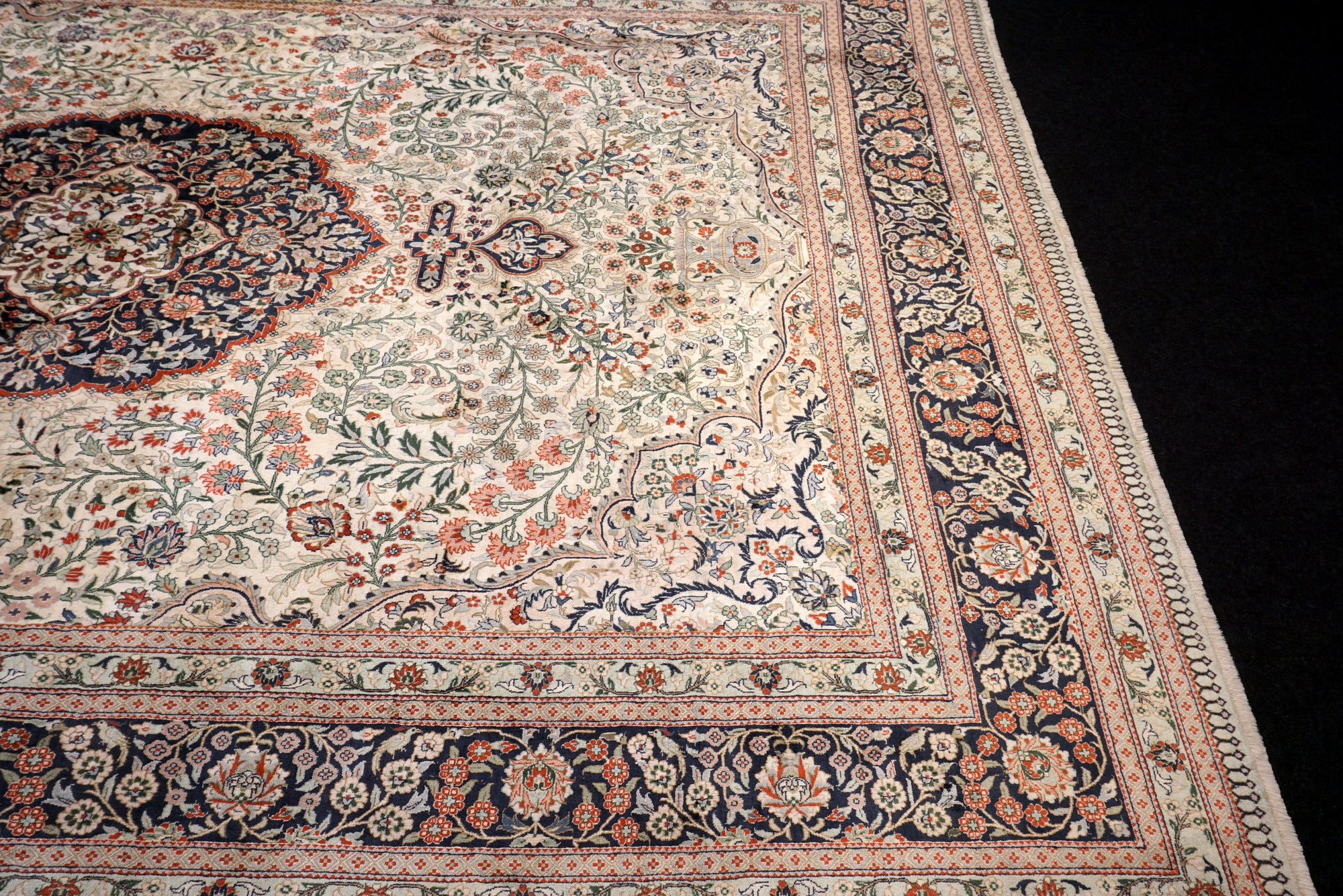 China Seidenteppich 387 x 284 cm Orient Teppich