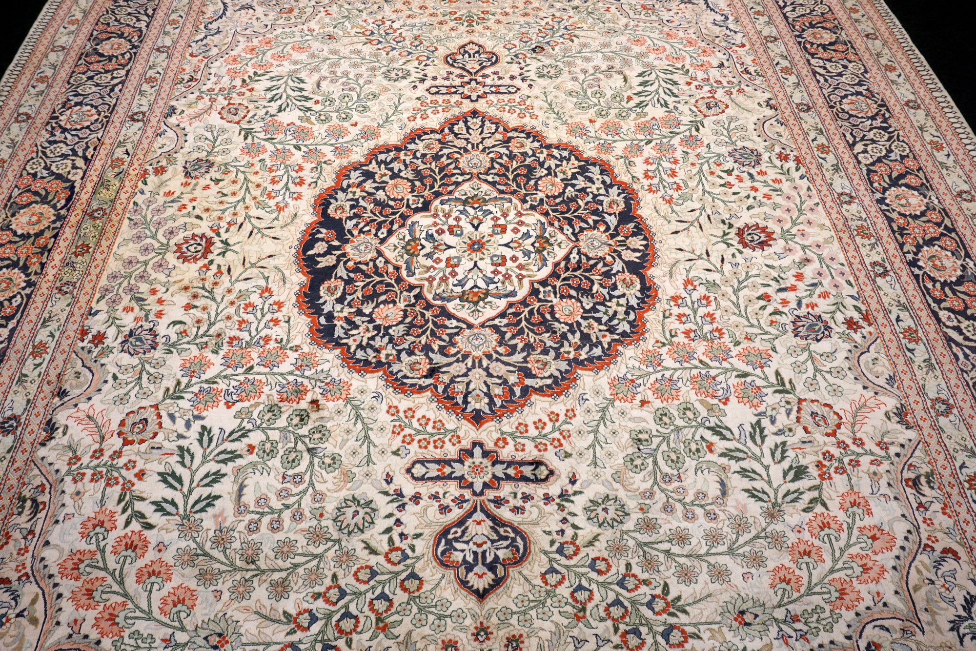 China Seidenteppich 387 x 284 cm Orient Teppich