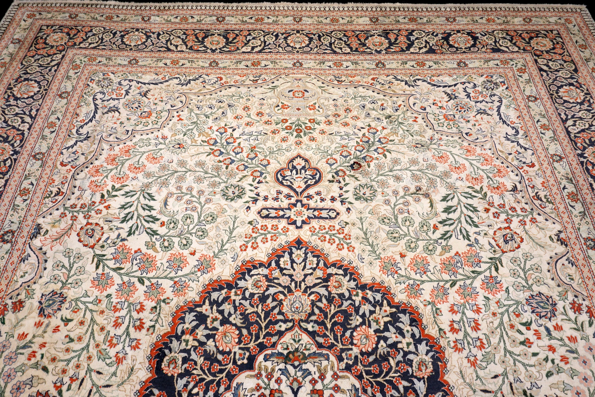 China Seidenteppich 387 x 284 cm Orient Teppich