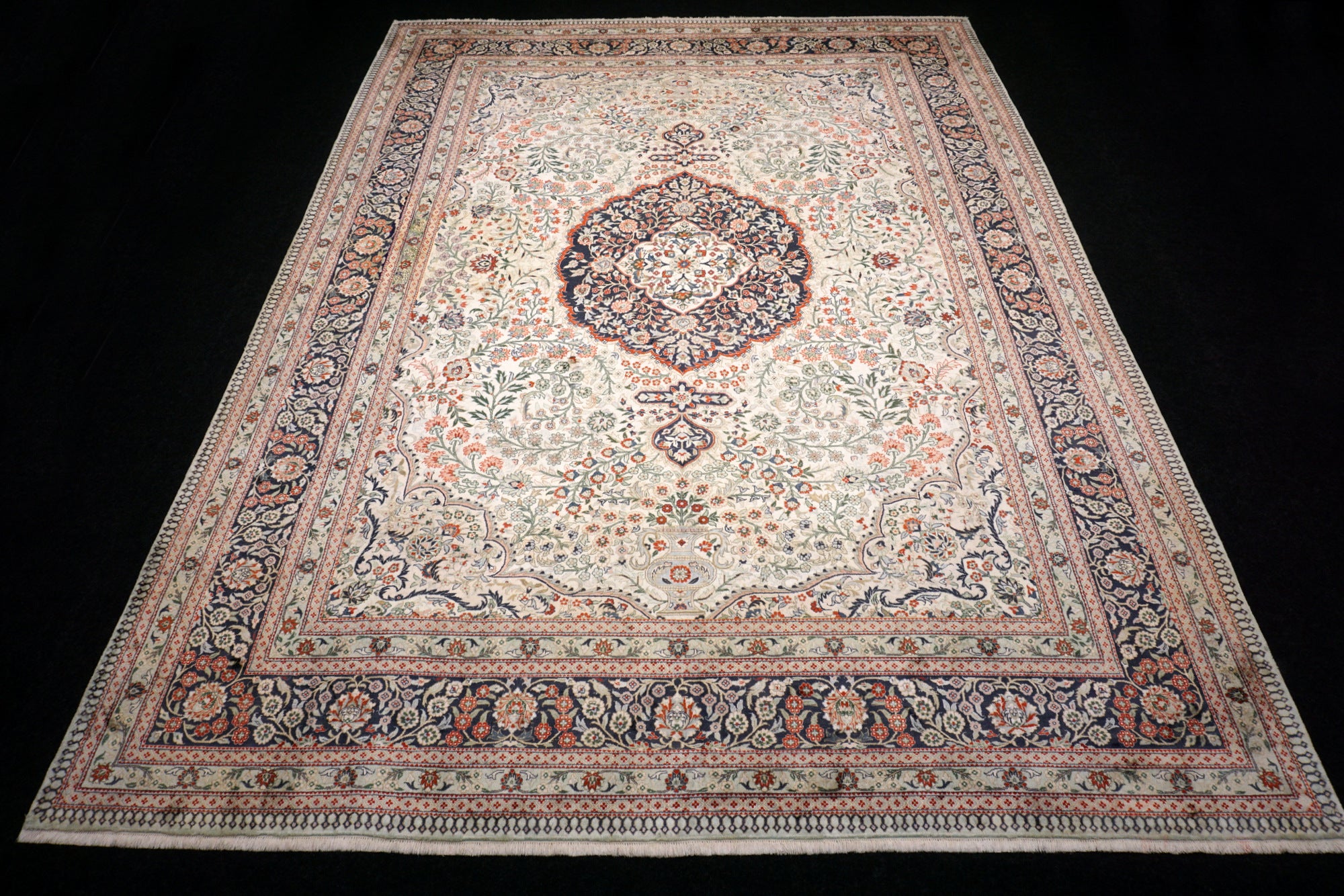 China Seidenteppich 387 x 284 cm Orient Teppich