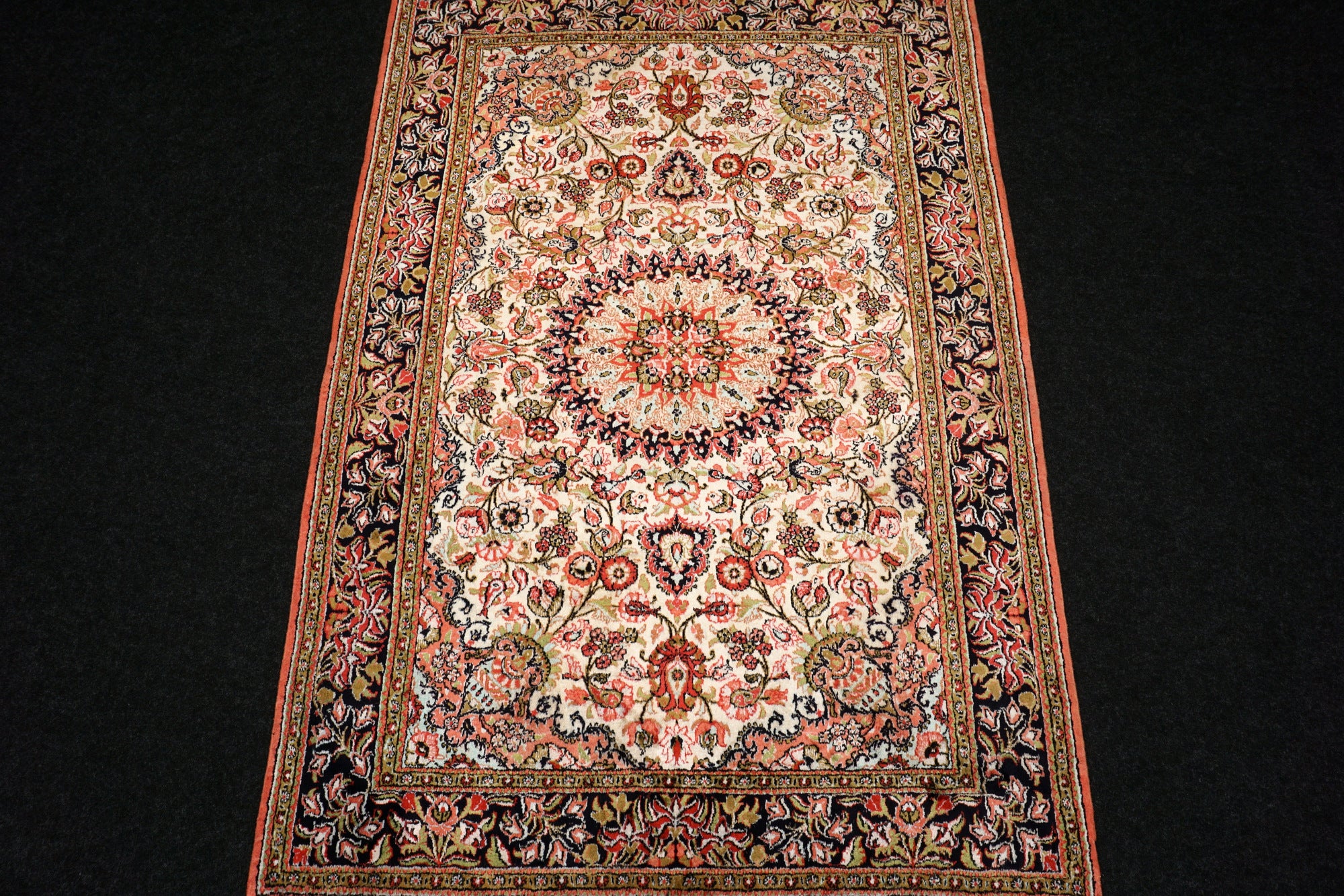 Ghom Seidenteppich 156 x 107 cm Perserteppich Handgeknüpft