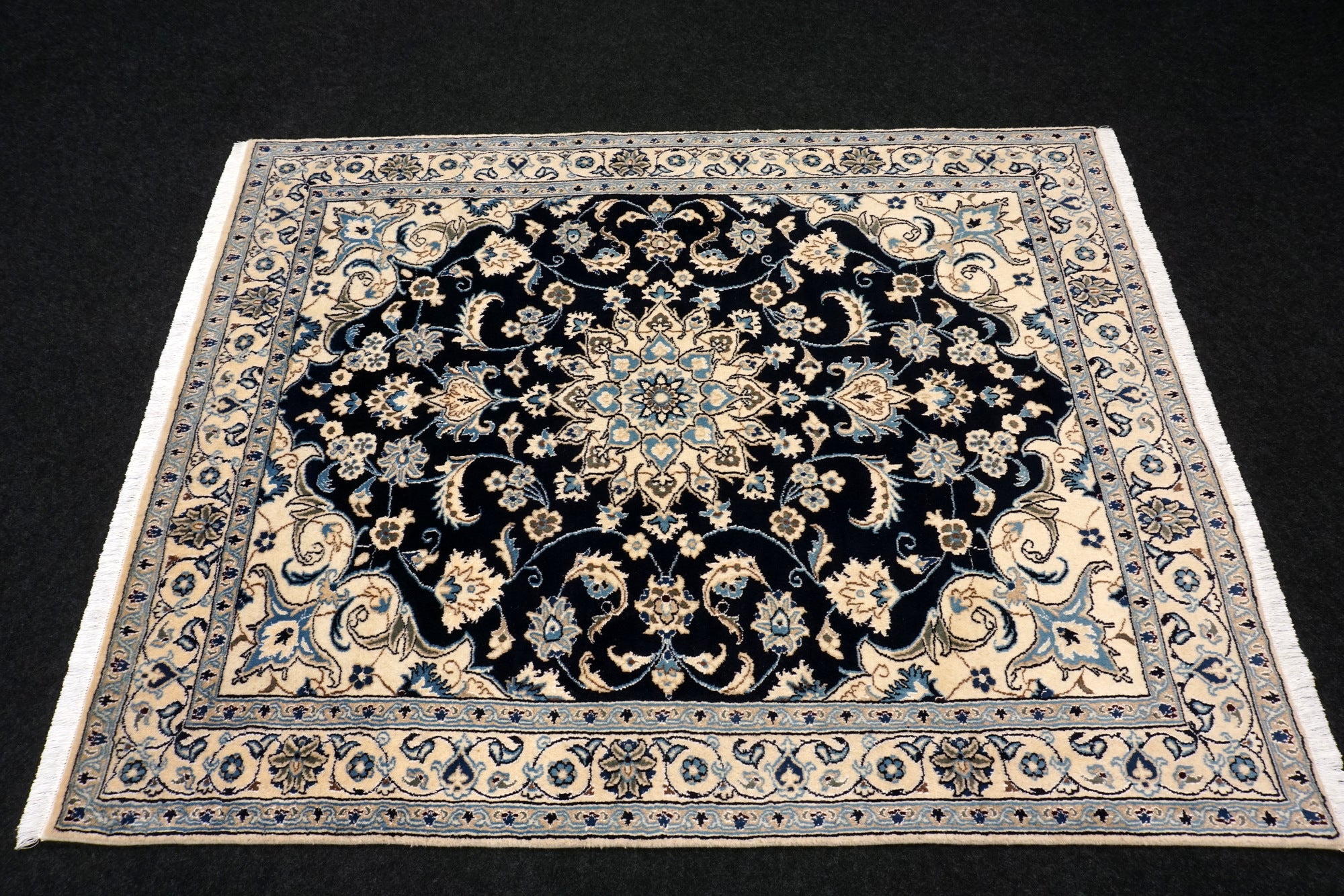 Nain 194 x 152 cm Dunkelblau Seide Handgeknüpft