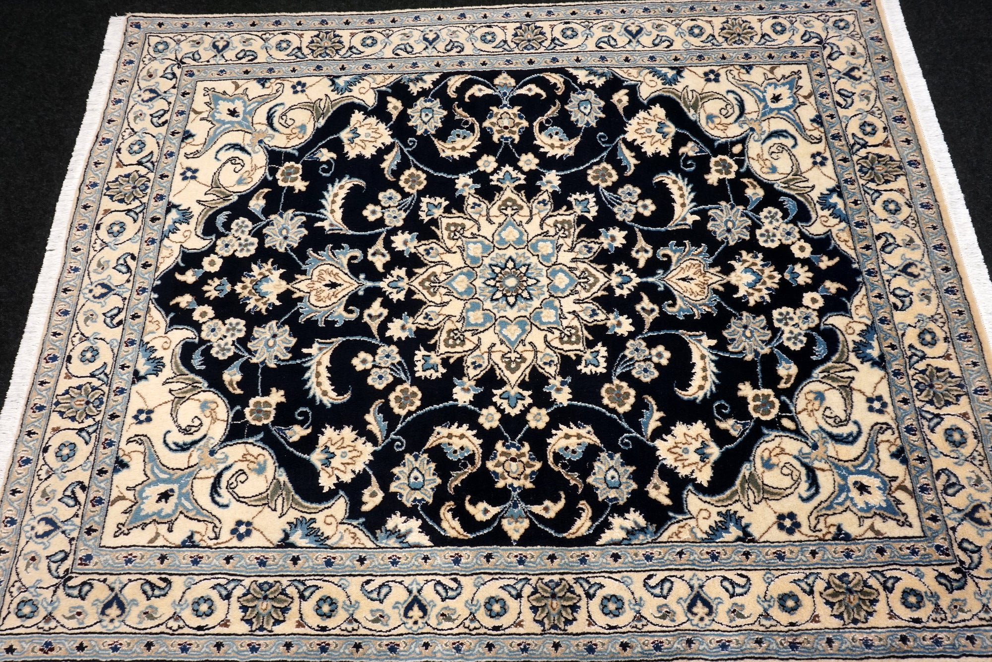 Nain 194 x 152 cm Dunkelblau Seide Handgeknüpft