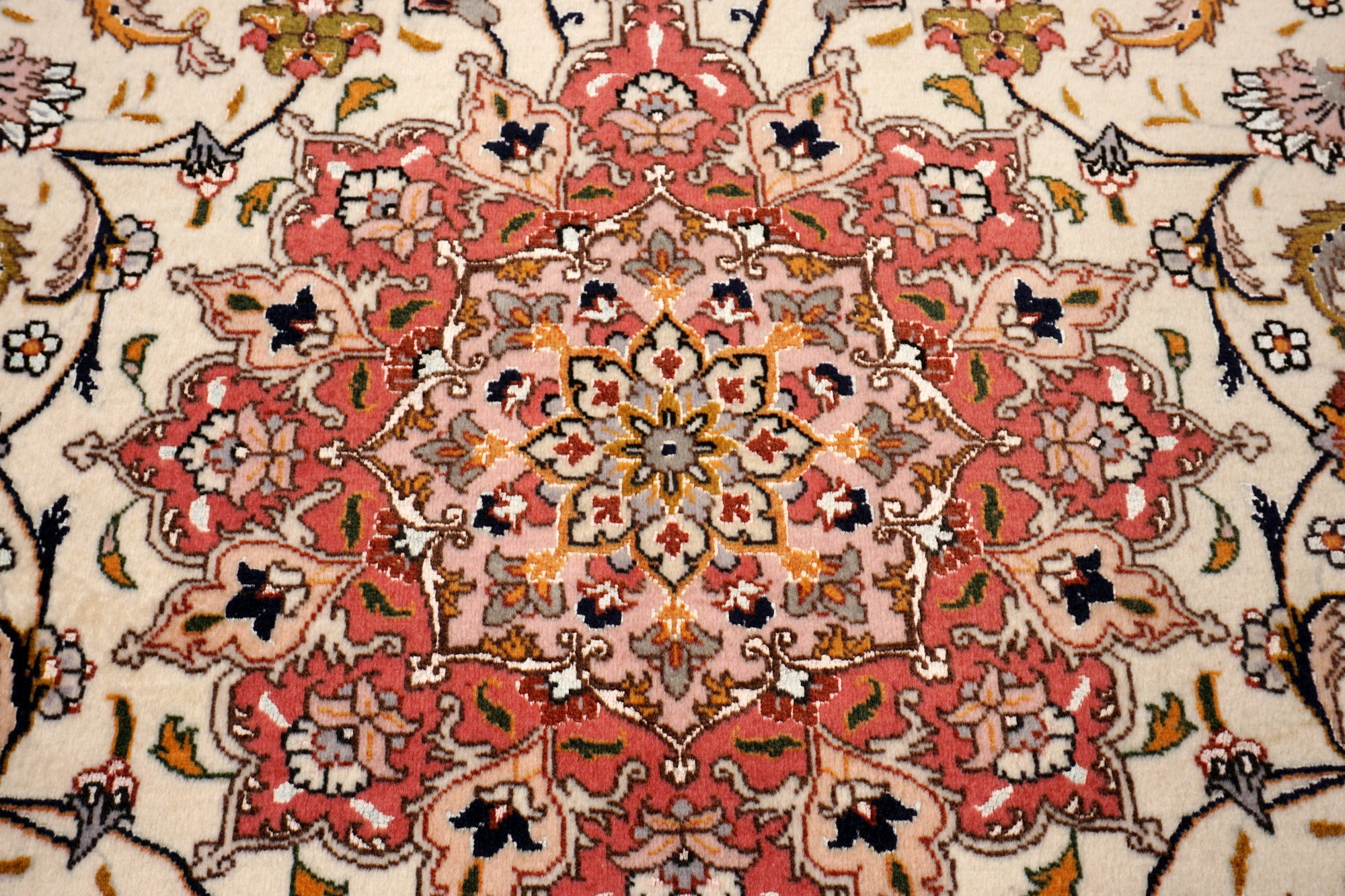 Täbriz Teppich 150 x 102 cm Seide Beige Perserteppich Handgeknüpft