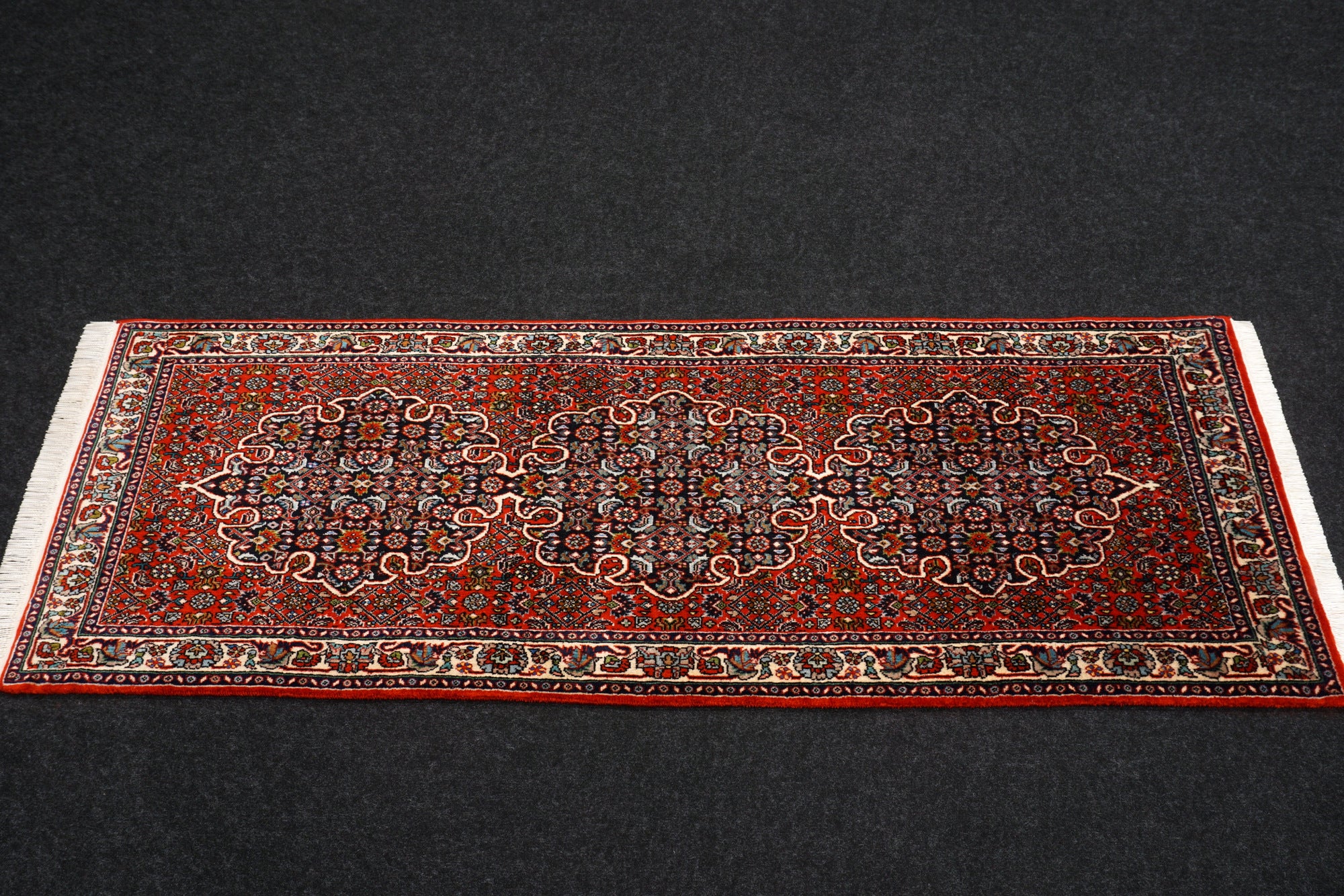 Bidjar Läufer mit Medaillon in Rot und Dunkelblau