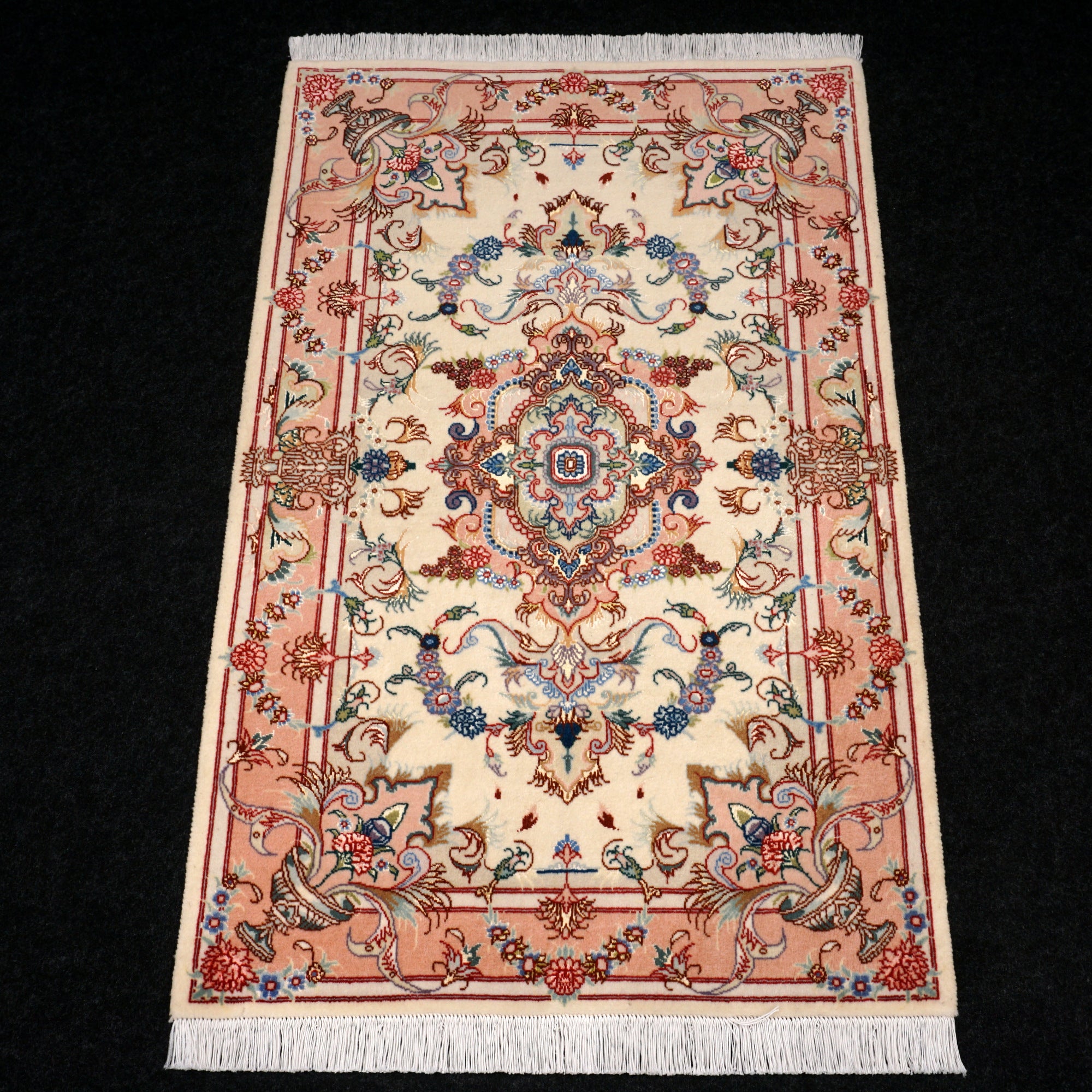 Täbriz Perserteppich - Beige mit Seide und Medaillon
