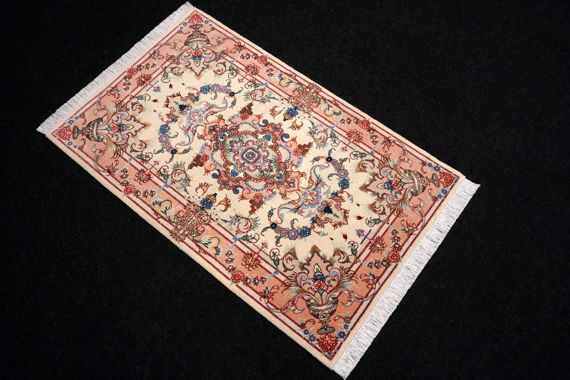 Täbriz Perserteppich - Beige mit Seide und Medaillon