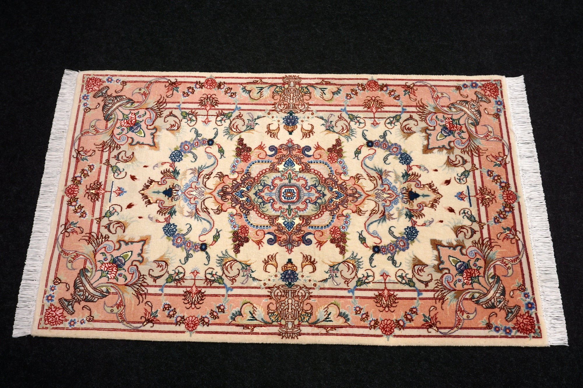 Täbriz Perserteppich - Beige mit Seide und Medaillon
