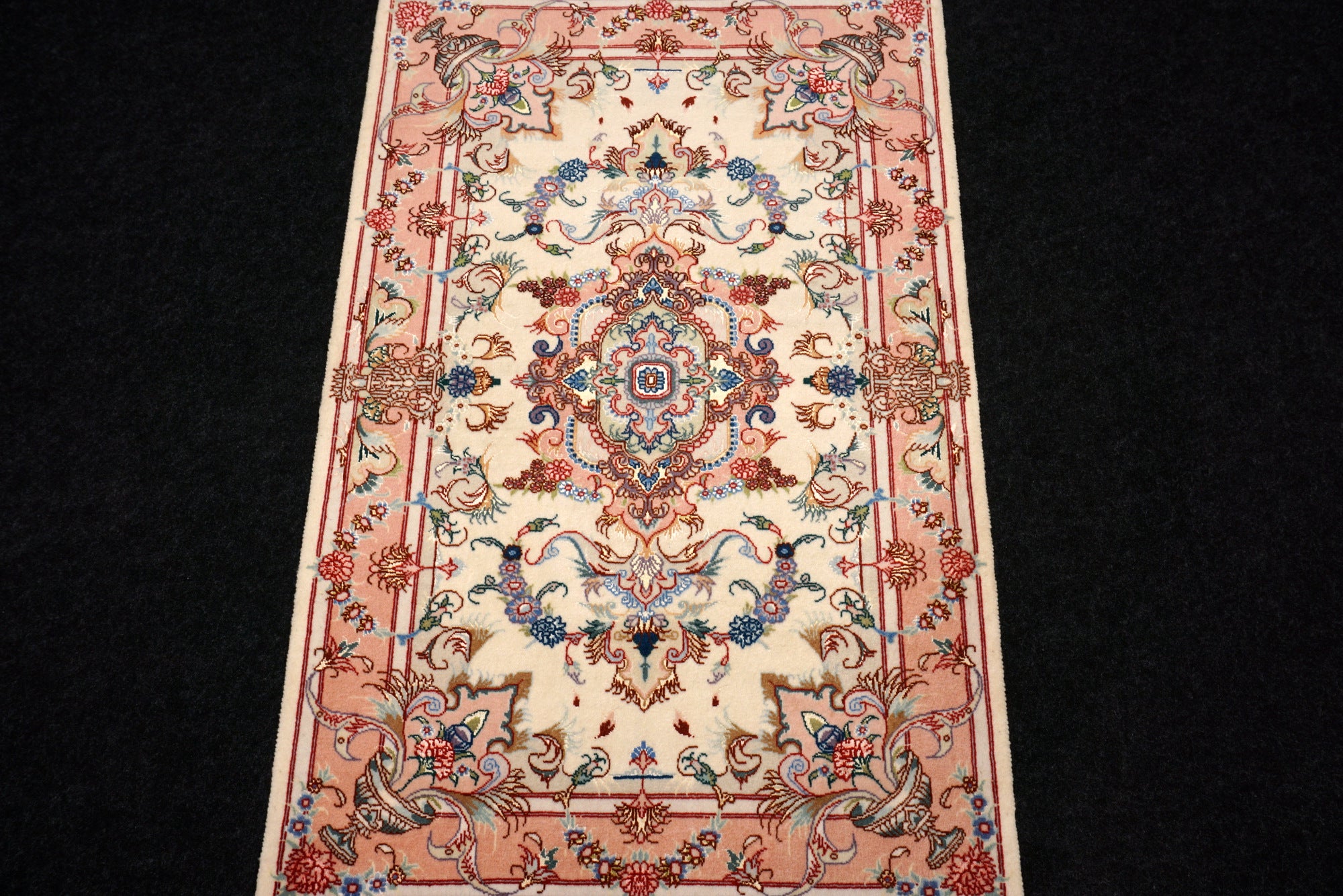 Täbriz Perserteppich - Beige mit Seide und Medaillon
